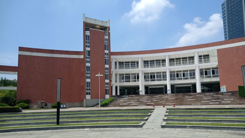 SMT贴片加工设备：揭秘其种类与选择要点
